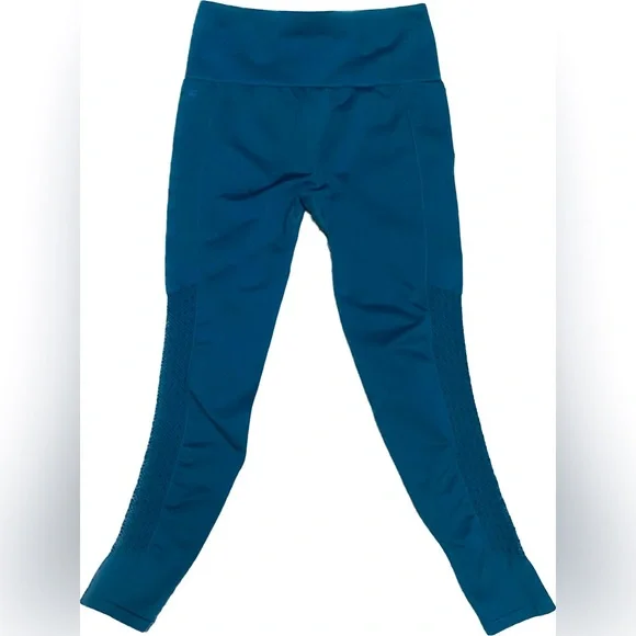 Fabletics Sync High-Waisted Perforated 7/8 Legging - Picture 12 of 13